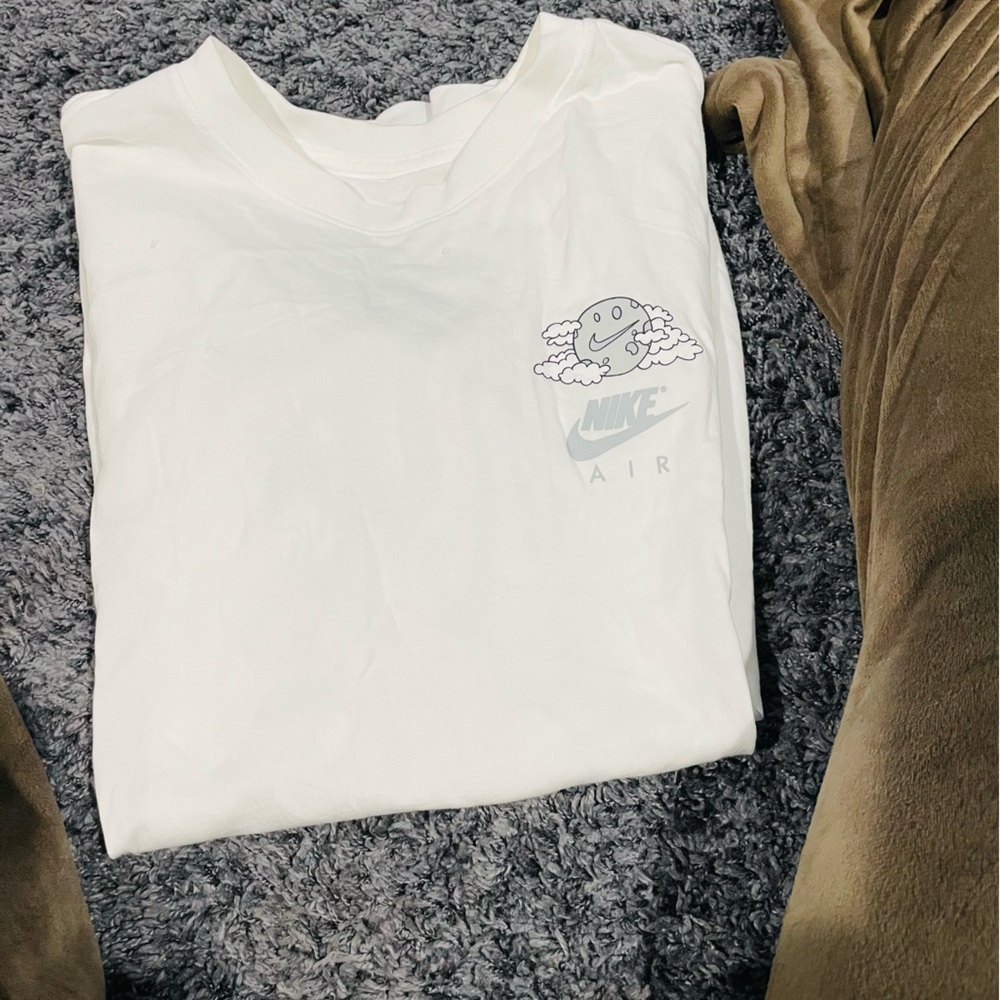 Nike Kids White Long Sleeve Tee with Graphic